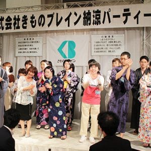 手話ダンスは途中から他の社員も飛び入り参加して大いに盛り上がりました！