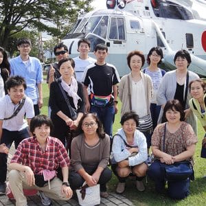 航空プラザにて皆と記念写真！