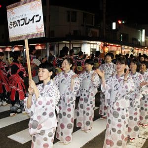 十日町おおまつり民謡流しのようす