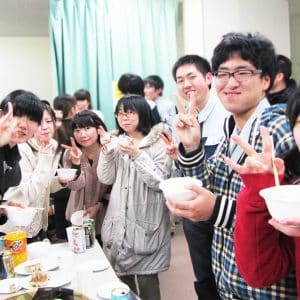 雨模様だったため、屋内でしたが楽しいお花見会でした。